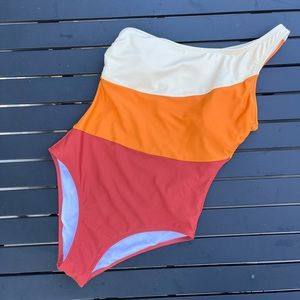 Women’s CupShe tricolor one shoulder swimsuit {small}